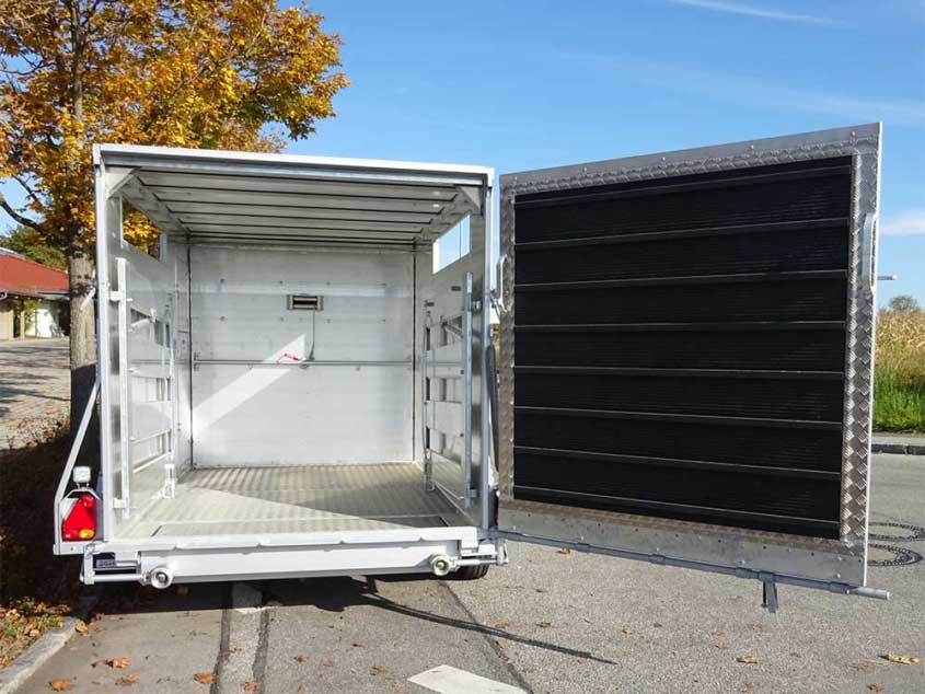 Mobile Schlachtanlage auf Tandemfahrgestell. Mobile Schlachtanlage auf Tandemfahrgestell.