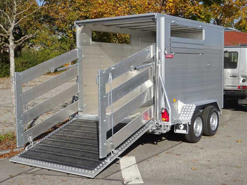Mobile Schlachtanlage auf Tandemfahrgestell. Mobile Schlachtanlage auf Tandemfahrgestell.
