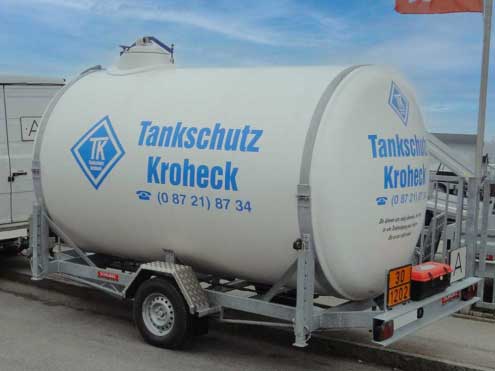 Spezialanhänger mit Tankaufbau Spezialanhänger mit Tankaufbau