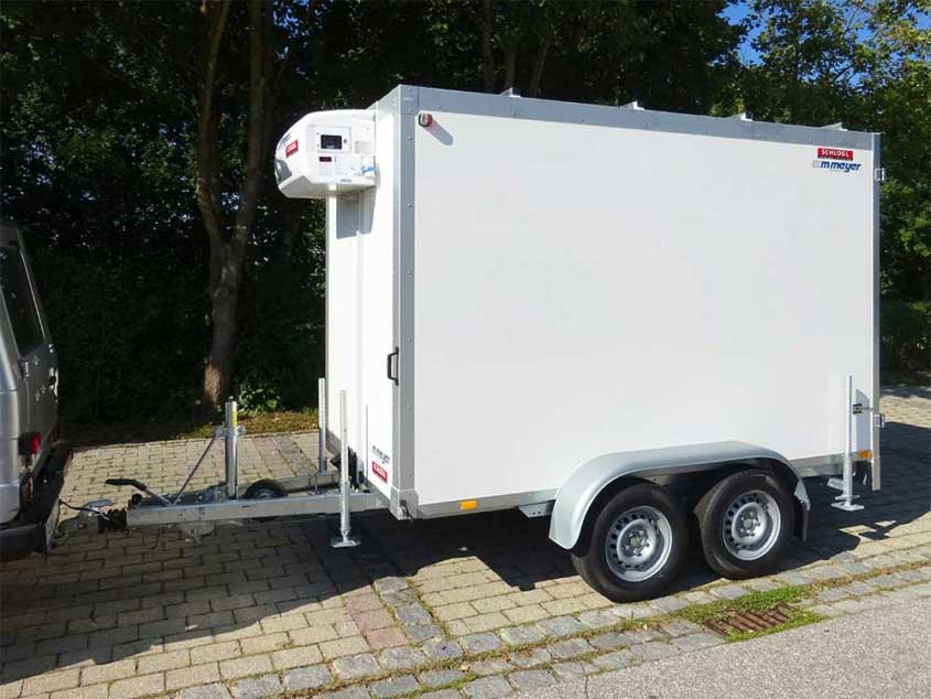 Kühlkofferanhänger auf Tandemfahrgestell. Kühlkofferanhänger auf Tandemfahrgestell.