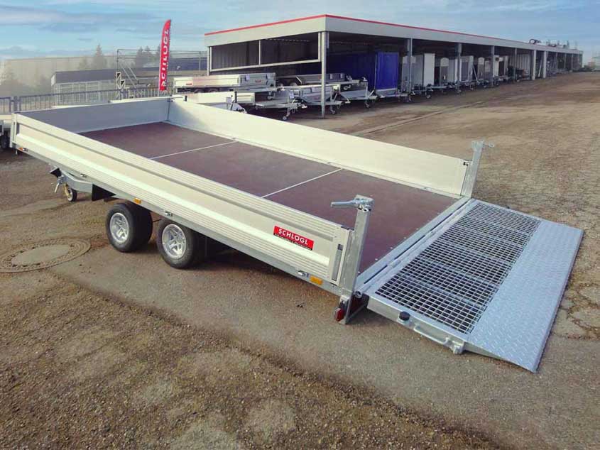 Fahrzeugtransporter auf Tandemfahrgestell mit Bordwänden und Auffahrrampe, kippbar