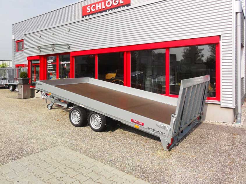 Fahrzeugtransporter auf Tandemfahrgestell mit Bordwänden und Auffahrrampe, kippbar