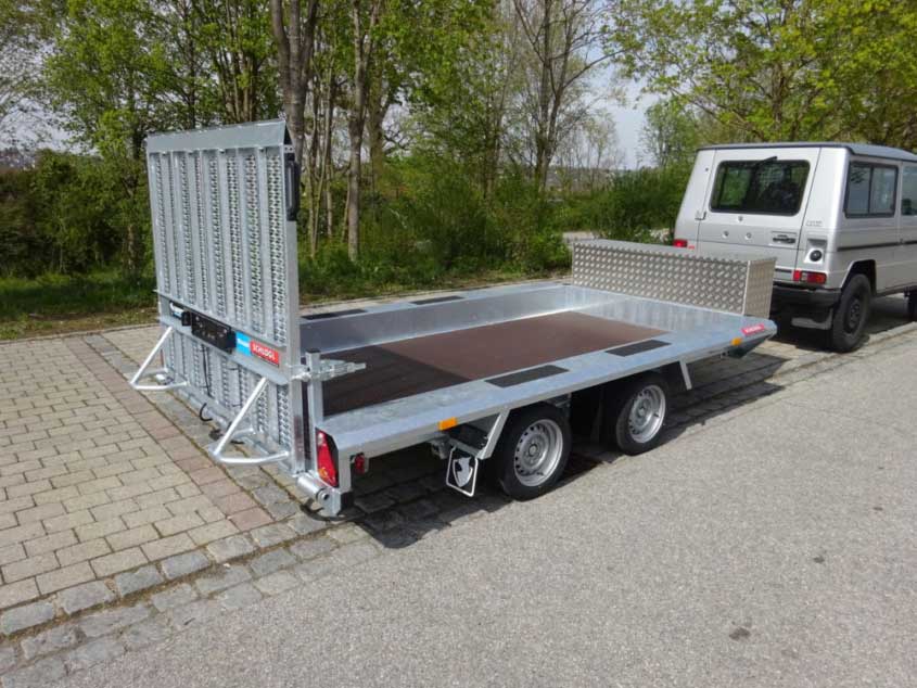 Baumaschinenanhaenger Tieflader
