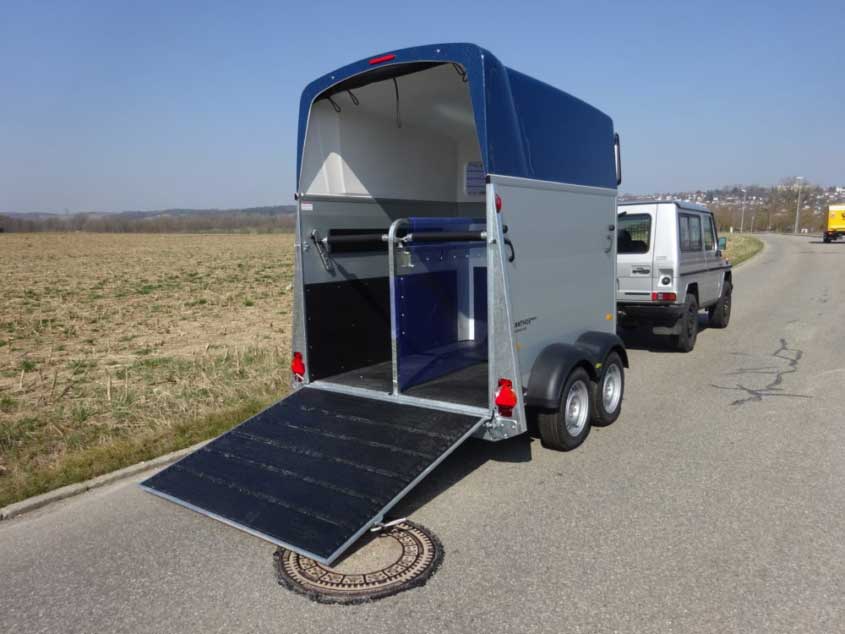 Pferdeanhaenger Tiertransporter Viehanhaenger
