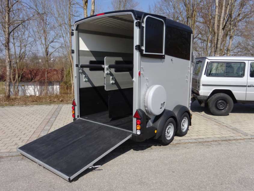 Pferdeanhaenger Tiertransporter Viehanhaenger